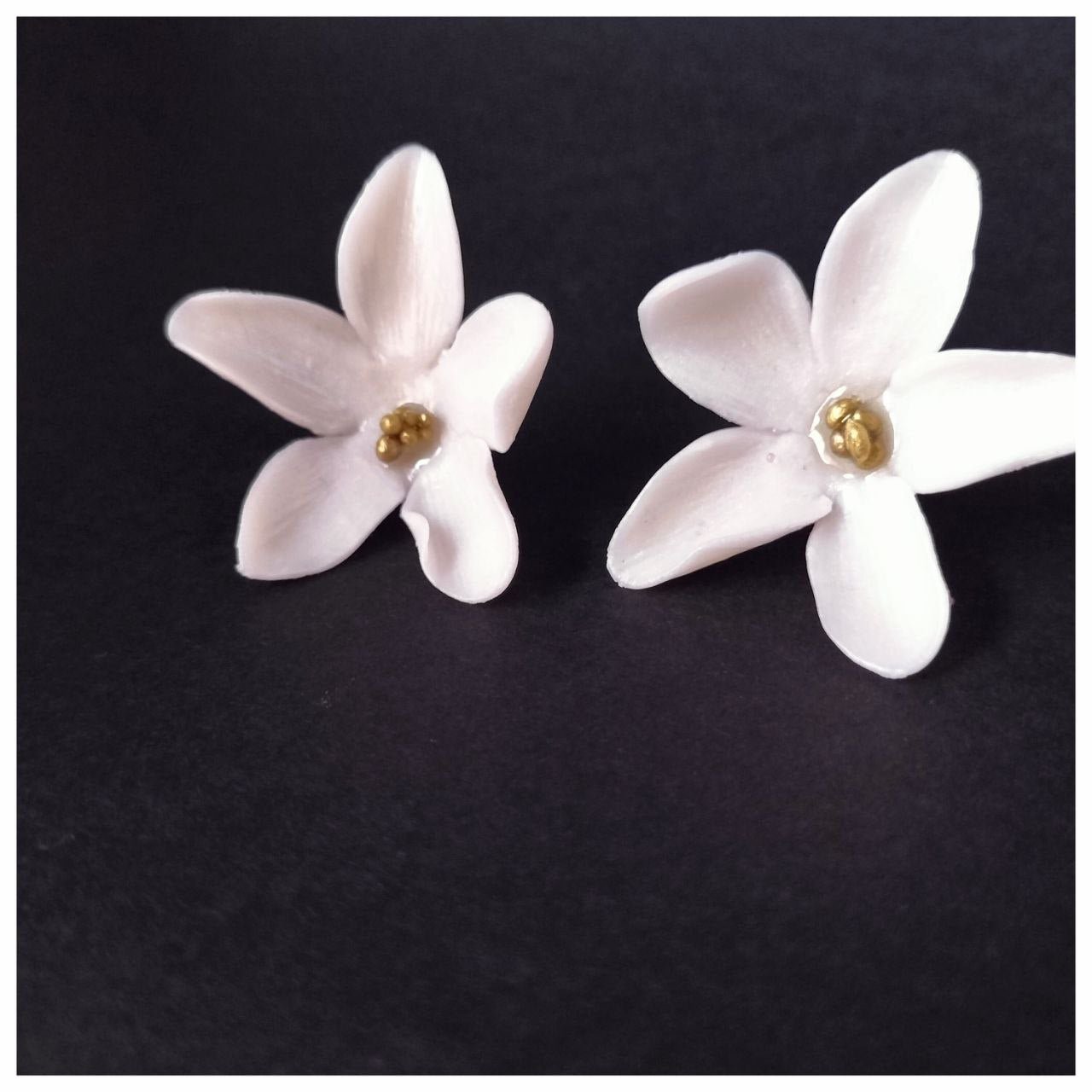 PENDIENTES FLOR JAZMIN BLANCA. - Hermine