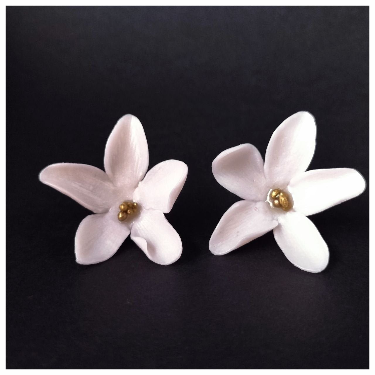 PENDIENTES FLOR JAZMIN BLANCA. - Hermine